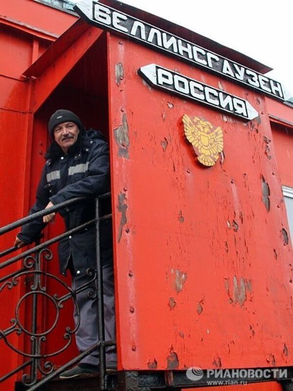 El buque ruso Vasili Golovnín zarpa rumbo a la Antártida   - Sputnik Mundo