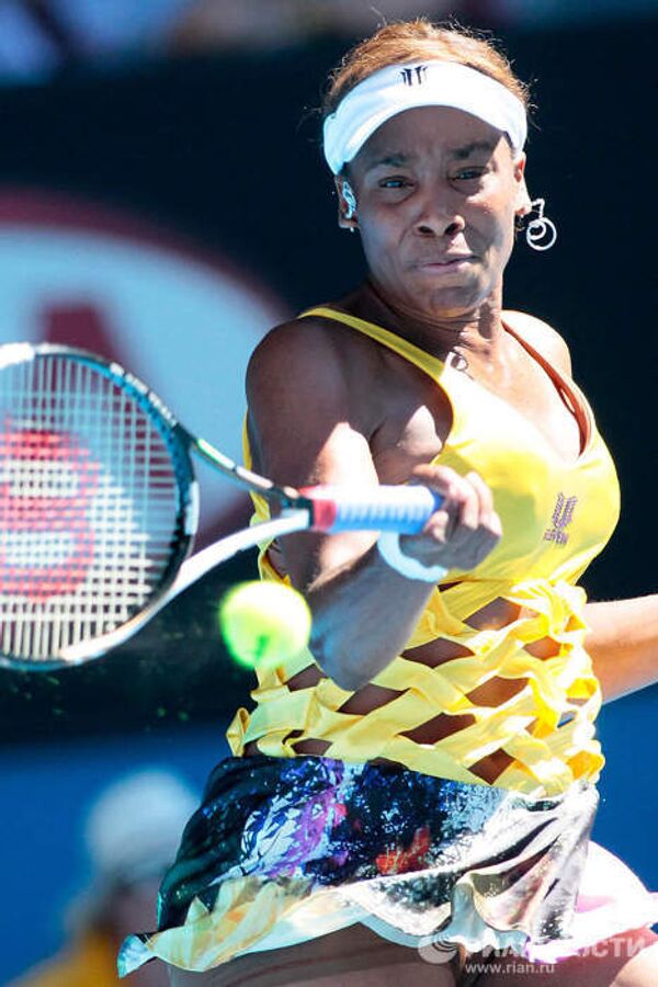 Venus Williams hace saltar las pistas de tenis en Australia con original vestido - Sputnik Mundo
