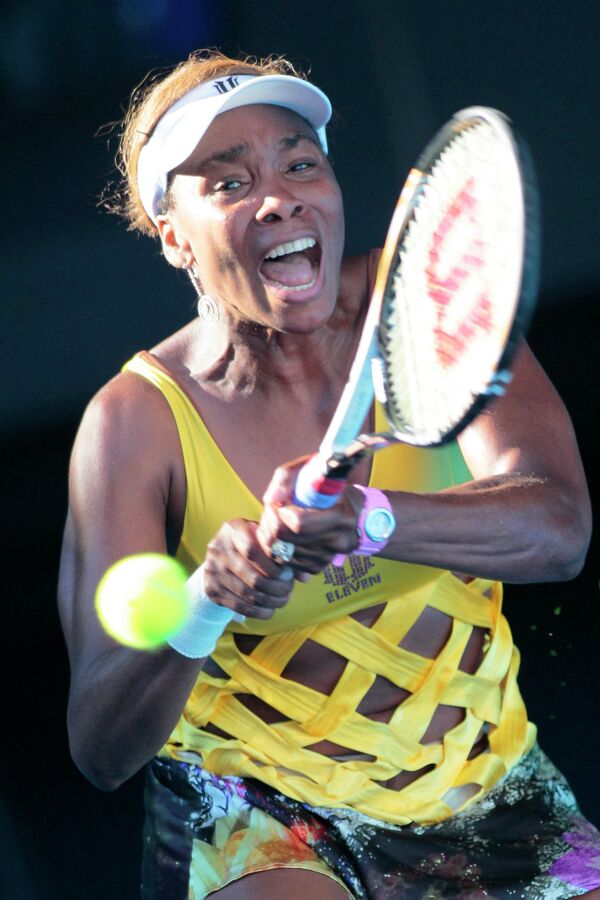 Venus Williams hace saltar las pistas de tenis en Australia con original vestido - Sputnik Mundo
