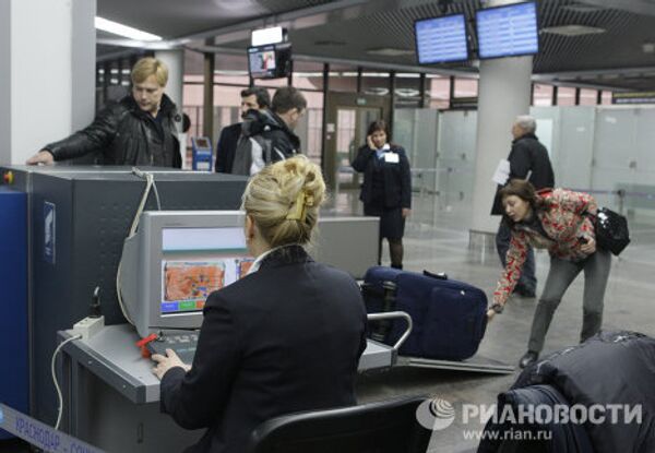 Autoridades rusas refuerzan seguridad en transporte tras atentado en Domodédovo - Sputnik Mundo