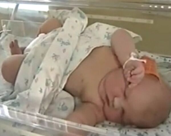 Bebe “hércules” de más de 7 kilos nace en Jabárovsk - Sputnik Mundo