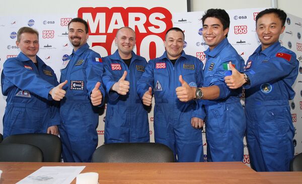 Miembros de expedición Marte 500 realizan descenso virtual sobre superficie marciana - Sputnik Mundo