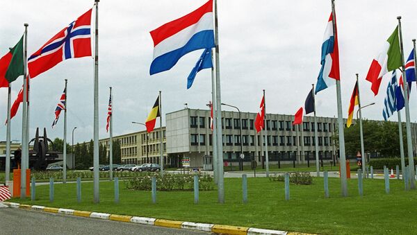 La OTAN suspende toda cooperación civil y militar con Rusia - Sputnik Mundo