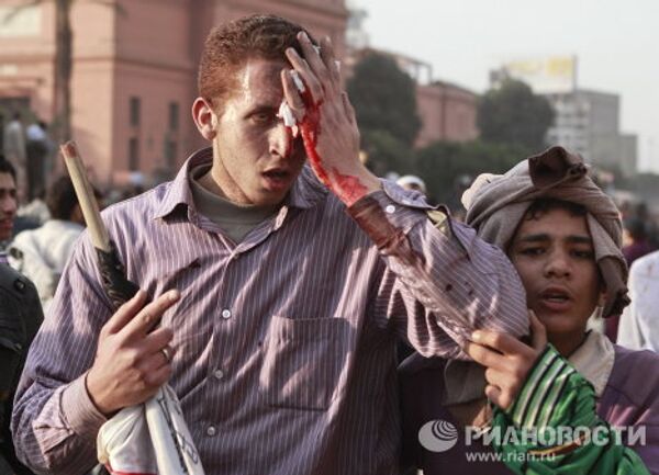 Opositores y partidarios de Mubarak siguen enfrentados en El Cairo - Sputnik Mundo