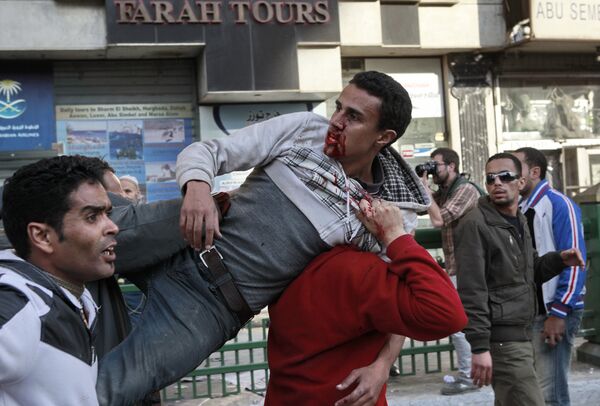 Autoridades egipcias reiteran que no emplearán fuerza contra manifestantes y suavizan toque de queda en El Cairo - Sputnik Mundo