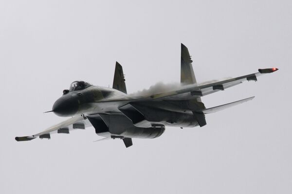 Constructor anuncia que pruebas del caza ruso Su-35 concluirán en 2012 - Sputnik Mundo
