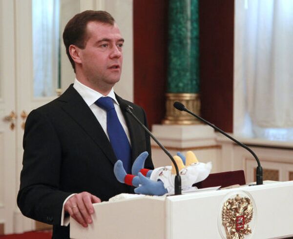 Medvédev premia a científicos y deportistas en Kremlin - Sputnik Mundo