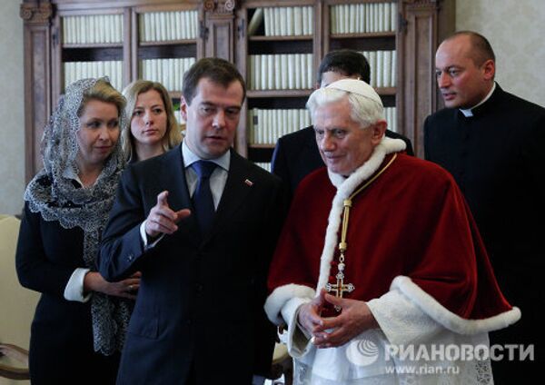 Dmitri Medvédev se reúne con el pontífice y con Silvio Berlusconi - Sputnik Mundo