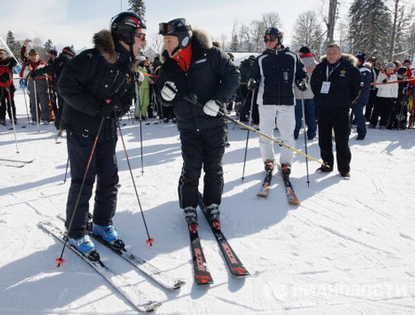Medvédev y Putin en la estación de esquí alpino Rosa Jútor   - Sputnik Mundo
