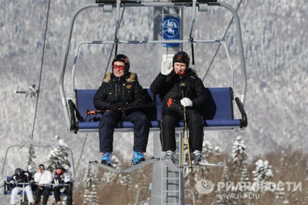 Medvédev y Putin en la estación de esquí alpino Rosa Jútor   - Sputnik Mundo