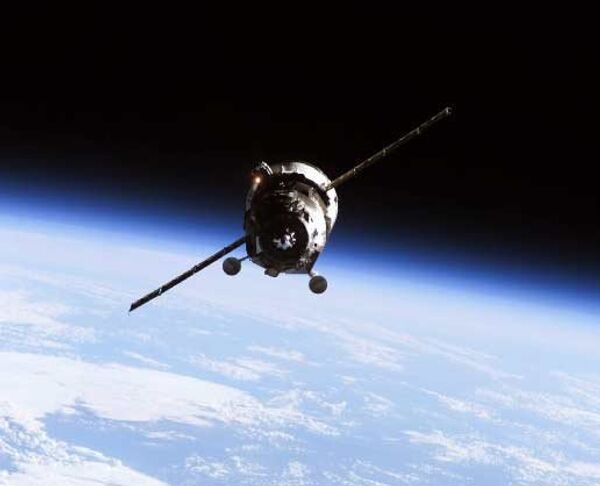 La nave de carga Progress M-10M se engancha a la Estación Espacial Internacional - Sputnik Mundo
