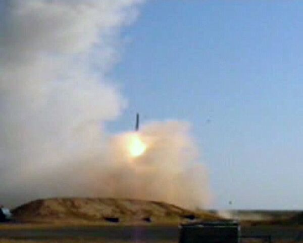 Misiles antiaéreos S-400 “Triumf” derriban blancos de alta velocidad - Sputnik Mundo
