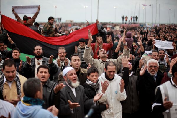 Las protestas masivas contra el régimen gobernante de Muamar Gadafi  - Sputnik Mundo