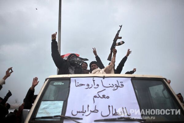 El Bengasi rebelde se alegra de estar libre de Gadafi y llora a los muertos - Sputnik Mundo