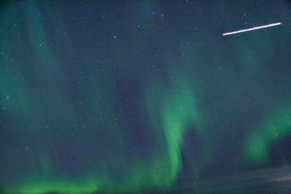 Los tintes mágicos de la aurora boreal en el cielo de Arjánguelsk - Sputnik Mundo