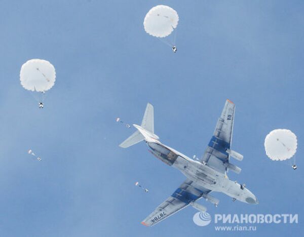 Maniobras de tropas aerotransportadas de Rusia en la provincia de Riazán - Sputnik Mundo