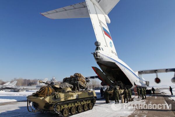 Maniobras de tropas aerotransportadas de Rusia en la provincia de Riazán - Sputnik Mundo