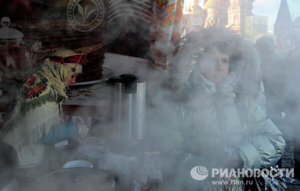 Moscú celebra la fiesta rusa de despedida del invierno, Máslenitsa  - Sputnik Mundo
