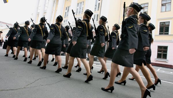 Más de 40.000 mujeres soldado en las filas del Ejército de Rusia - Sputnik Mundo