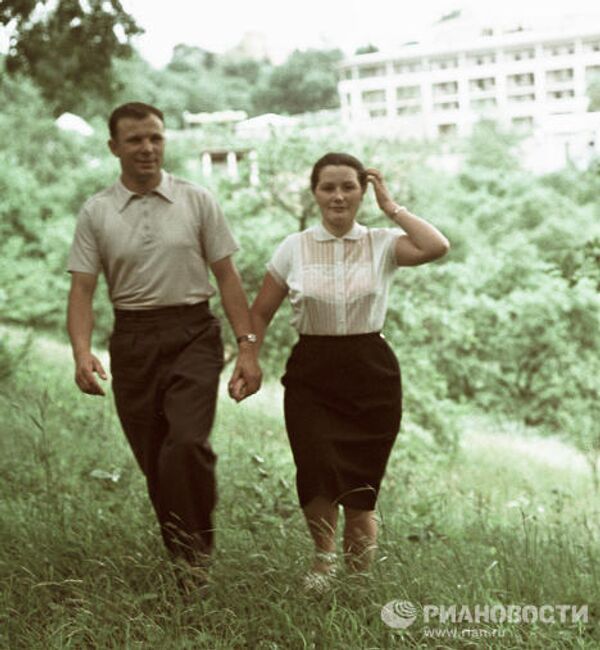 Yuri Gagarin y su familia - Sputnik Mundo