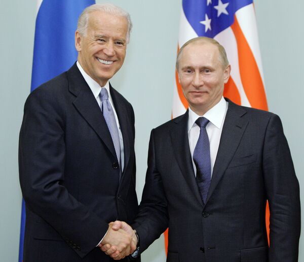 Joe Biden y Vladimir Putin - Sputnik Mundo