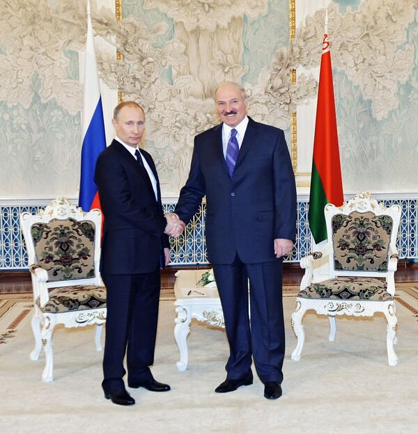 Alexandr Lukashenko y Vladímir Putin - Sputnik Mundo