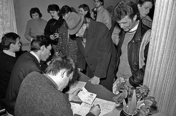 Hace veinte años, el 17 de marzo de 1991 en el territorio de la Unión Soviética tuvo lugar el primero y último referendo nacional - Sputnik Mundo