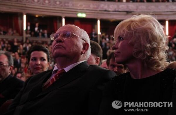 Ex presidente de la URSS Mijaíl Gorbachov celebra en Londres su 80 aniversario - Sputnik Mundo
