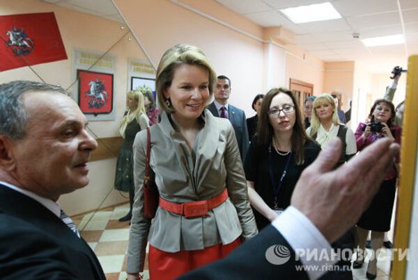 La Princesa Matilde de Bélgica visita un orfanato de Moscú - Sputnik Mundo