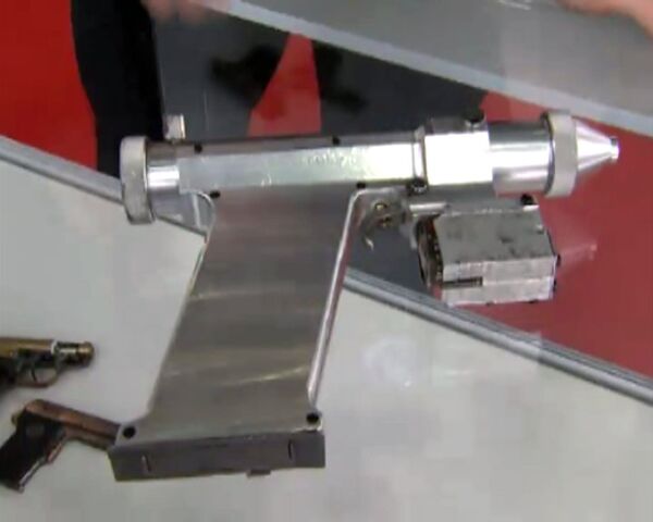 Nano-alas y pistola láser en exposición internacional de innovaciones en Moscú - Sputnik Mundo