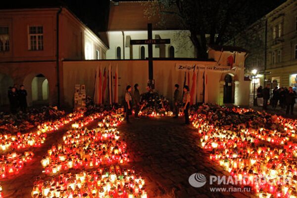 Un año después del accidente del avión polaco Tu-154 cerca de Smolensk - Sputnik Mundo