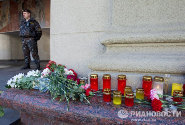 Ciudadanos rinden tributo a las víctimas del atentado en Minsk - Sputnik Mundo