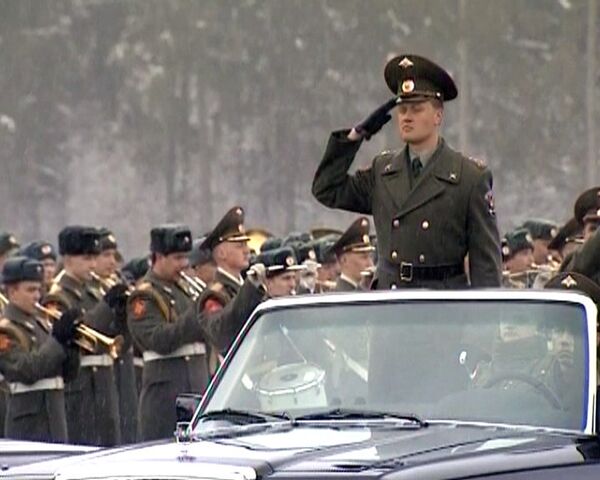 Los militares rusos ensayan el Desfile de la Victoria bajo lluvia y nieve - Sputnik Mundo