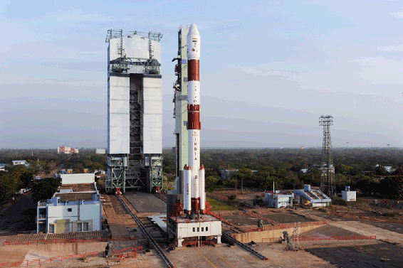 El cohete indio PSLV-C16 en la rampa de lanzamiento del centro espacial Satish Dhawan - Sputnik Mundo