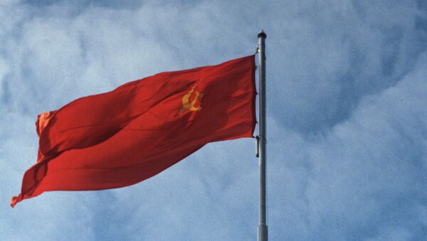 Justicia europea rechaza por “amoral” registro de antiguo escudo soviético como marca comercial - Sputnik Mundo