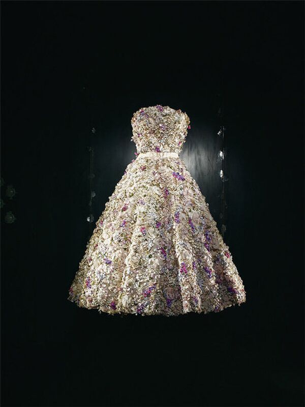 Alta moda y arte. Historia de la Casa Dior en una exposición inaugurada en Moscú  - Sputnik Mundo