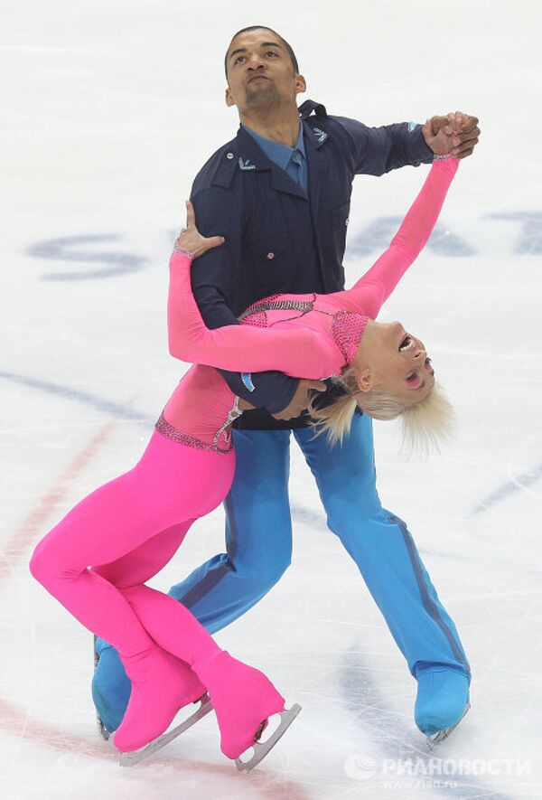 Las primeras medallas de los patinadores artísticos rusos en el Mundial 2011 de Moscú - Sputnik Mundo