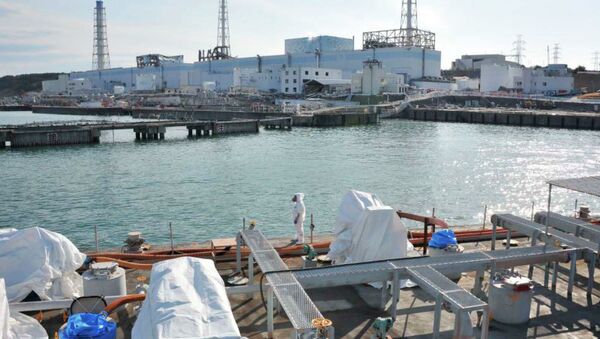 La operadora de Fukushima-1 no logra frenar la fuga de agua radiactiva - Sputnik Mundo
