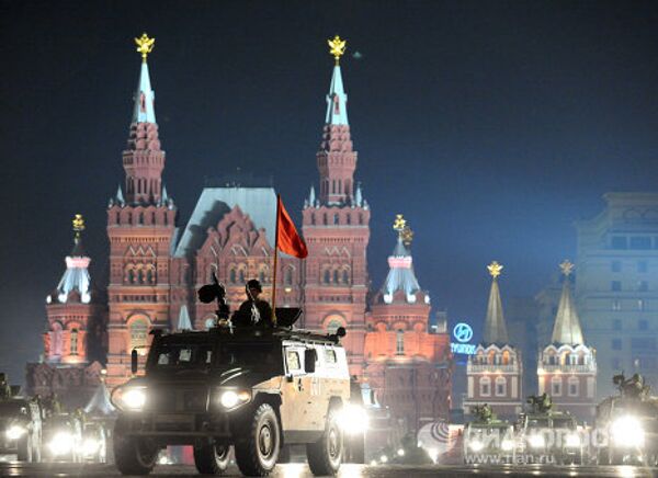 Ensayo nocturno del desfile del Día de la Victoria - Sputnik Mundo