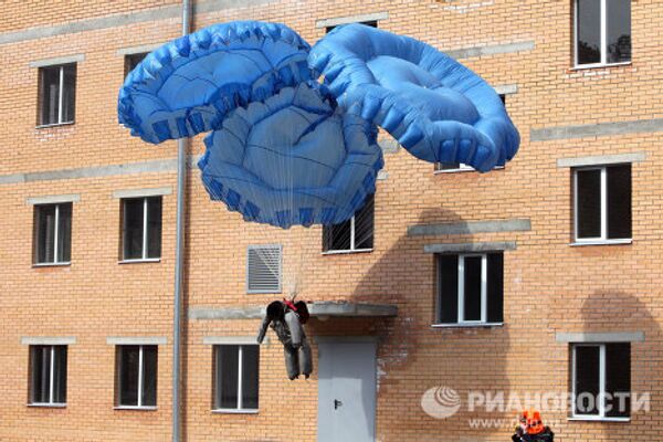 El Ministerio ruso de Situaciones de Emergencia exhibe sus novísimos equipos - Sputnik Mundo