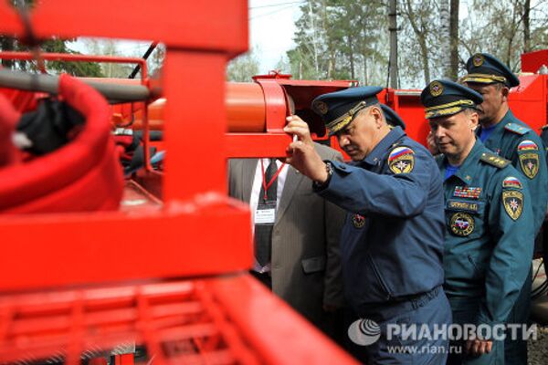 El Ministerio ruso de Situaciones de Emergencia exhibe sus novísimos equipos - Sputnik Mundo