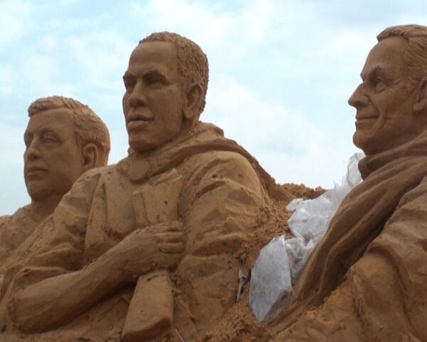 Estatuas de arena de Medvédev y Obama aparecen en Moscú - Sputnik Mundo