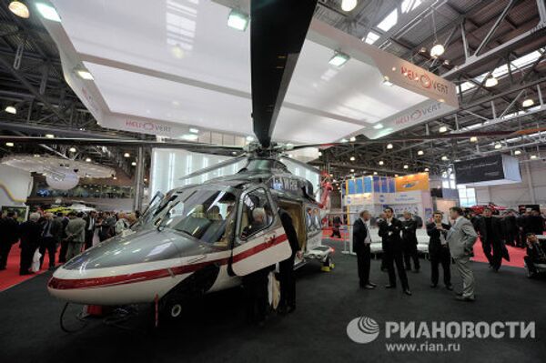 Helicópteros modernos en la exposición internacional HeliRussia-2011 - Sputnik Mundo