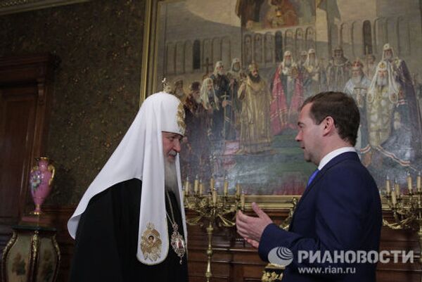 El presidente de Rusia visita al jerarca de la Iglesia Ortodoxa Rusa - Sputnik Mundo