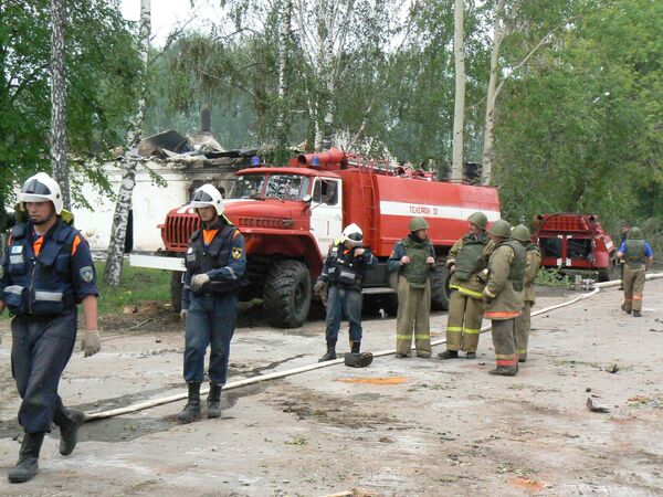 Ministerio ruso de Emergencias anuncia liquidación total del incendio en el arsenal en Udmurtia - Sputnik Mundo