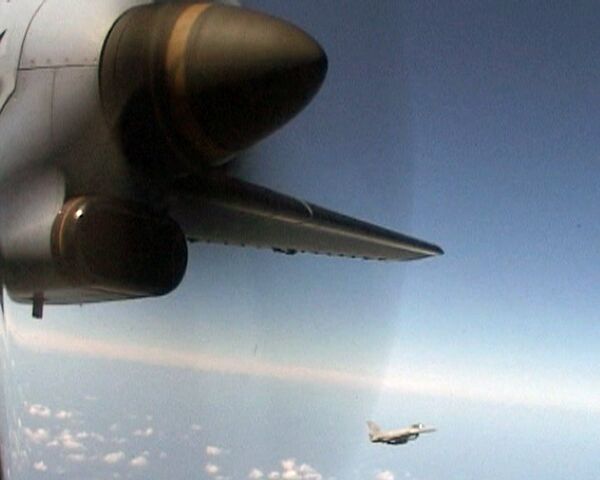Cazas de Rusia y la OTAN interceptan avión secuestrado por “terroristas” - Sputnik Mundo