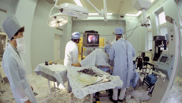 Médicos rusos realizarán otro transplante de pulmón en otoño - Sputnik Mundo