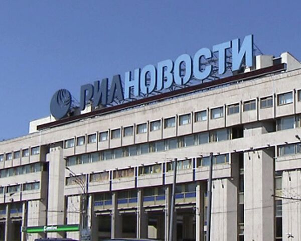 Artificieros evacuan caja sospechosa abandonada en sede de Ria Novosti en Moscú - Sputnik Mundo
