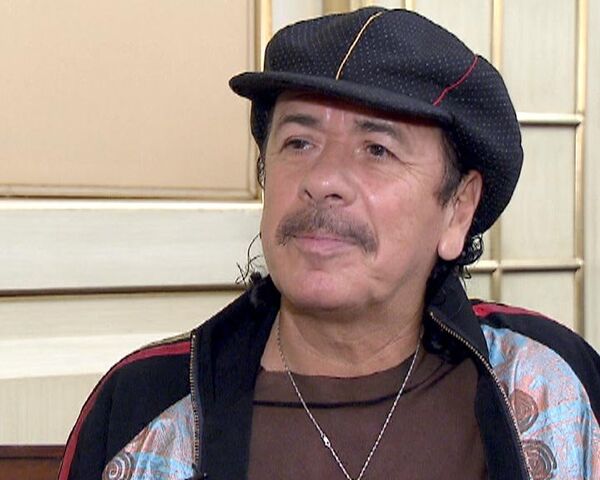 Carlos Santana llega a Moscu para cautivar con su musica - Sputnik Mundo
