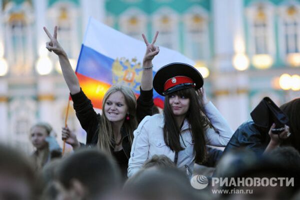 Bachilleres celebran fiesta de graduación en San Petersburgo - Sputnik Mundo